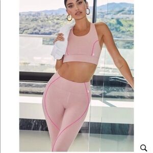 Good American The Electric Feel Legging 7/8 length. Size Medium